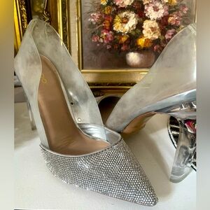 Bling bling baby! Metallic crystal pumps.